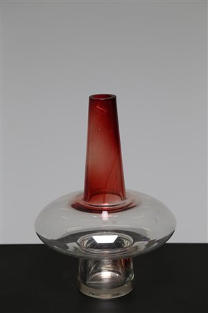 SOTTSASS ETTORE (1917 - 2007) Vaso in cristallo e rosso pompeiano, per...