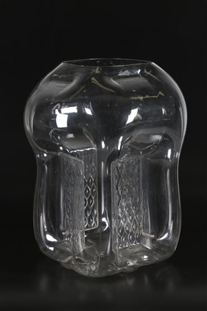 ZUCCHERI TONI (1937 - 2008) Grande vaso in cristallo a quattro facce...