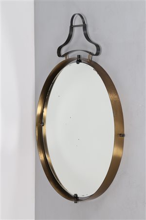MANIFATTURA ITALIANA Specchio con cornice in ottone e dettagli in metallo...
