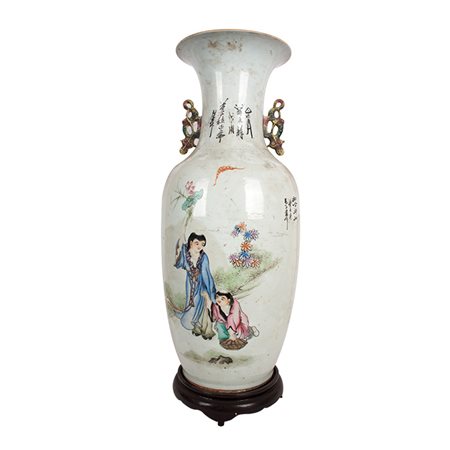 Coppia di vasi: A Vaso in stile orientale; B Vaso in stile orientale. XX sec....
