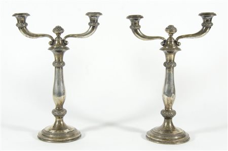 Paio di candelabri in argento a 2 fiamme. H. cm. 32. Vienna 1859.