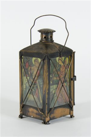 Lanterna in rame decorata con vetri policromi con figure, nella parte...
