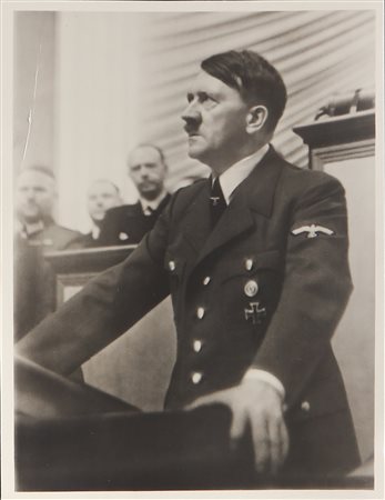 HOFFMANN HEINRICH (1885 - 1957) Hitler. fotografie ai sali d'argento. Cm...