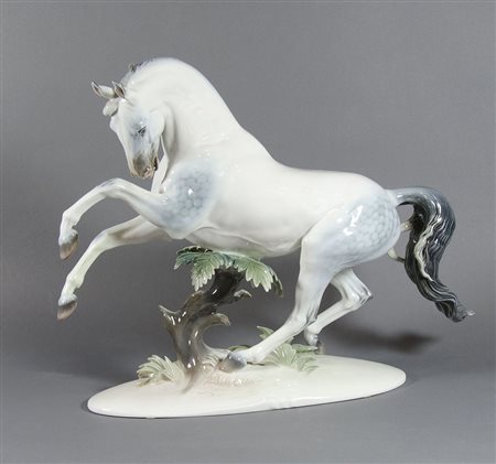 Rosenthal: grande scultura in porcellana policroma raffigurante cavallo....