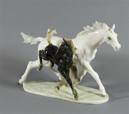 Hutschenreuter: scultura in porcellana policroma raffigurante due cavalli....