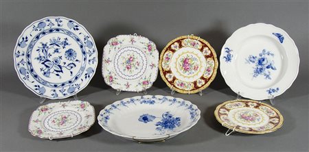 Lotto di vari piatti in porcellana policroma tera cui Royal Copenhagen e...