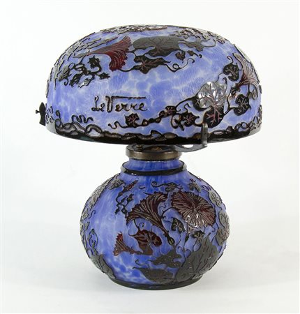Le Verre: lampada da comodino in vetro azzurro con decori policromi a motivi...