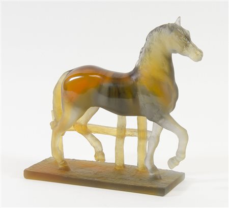 Daum: scultura in vetro arancio raffigurante cavallo. Firmato Leroy Daum...