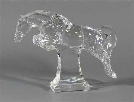 Baccarat: scultura in cristallo trasparente raffigurante cavallo. Firma...