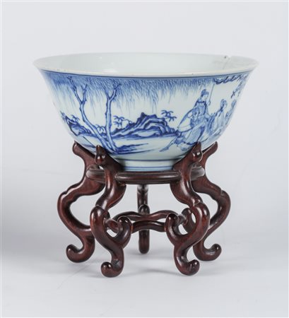 Arte Cinese Tazza Kangxi in porcellana bianco/blu con stand in legno Cina,...