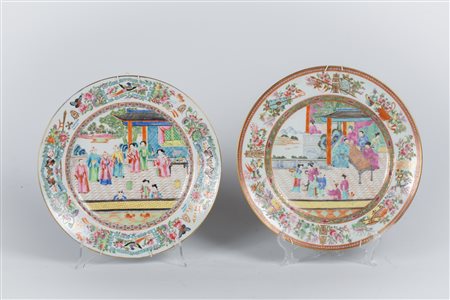 Arte Cinese Coppia di piatti in porcellana famiglia rosa dipinti con scene...