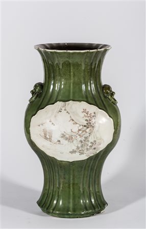 Arte Cinese Vaso lobato invetriato di verde Cina, dinastia Qing, periodo...