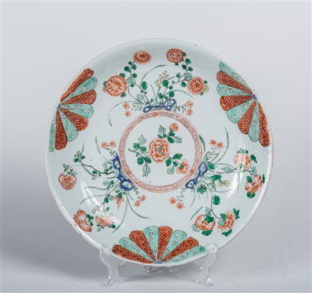 Arte Cinese Grande vassoio in porcellana policroma Cina, dinastia Qing,...