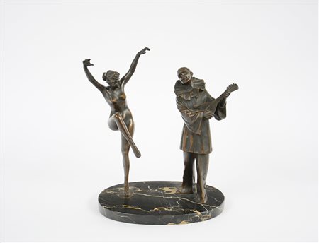 Ignoto "Pulcinella e ballerina" Scultura in bronzo poggiante su basamento in...