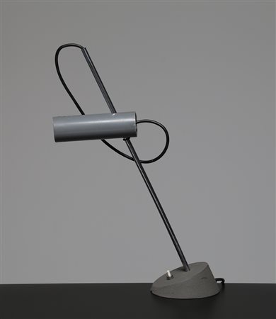 SARFATTI GINO (1912 - 1985) Lampada da tavolo in alluminio verniciato,...