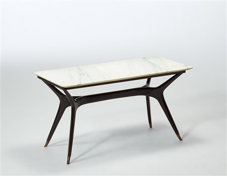 Tavolino da caffè con piano in marmo di Carrara e struttura in legno massello...