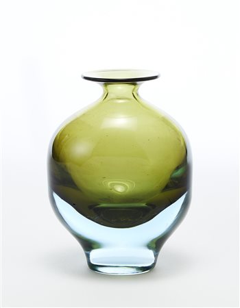 Seguso (attribuito) Vaso a base e collo stretti in vetro sommerso incolore e...