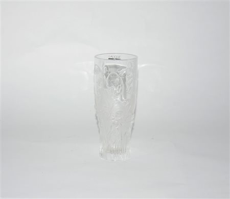 Lalique, Francia Bicchiere in vetro soffiato in stampo con decori a rilievo...