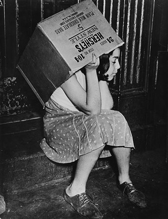 WEEGEE (1899 - 1968)Sleeping girl 1940 ca.Stampa fotografica vintage alla...