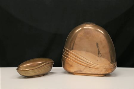 FEDRIGOLLI ESA Vaso e scatola in bronzo, anni 60. Firma alla base. -. ....