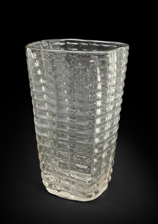 ERCOLE BAROVIER, BAROVIER & TOSOUn vaso "Bugnato" in cristallo, 1938. Altezza...