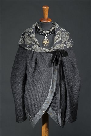 ANTONIO MARRAS e anonimoLotto composto da una giacca in lana con grande collo...