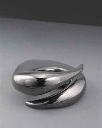 Importante bracciale scultura in vetro metallizzato color grigio antracite