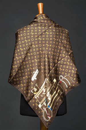 LOUIS VUITTON Foulard in seta a fondo marrone logato con disegno di valige e...
