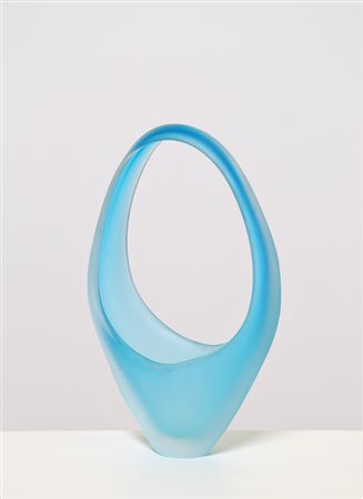 SEGUSO ARCHIMEDE (1909 - 1999) Vaso in vetro sommerso blu e acidato anni 60....