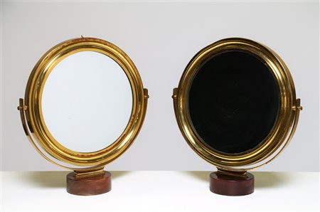 MAZZA SERGIO Coppia di specchi da tavolo in ottone e legno, per Artemide anni...