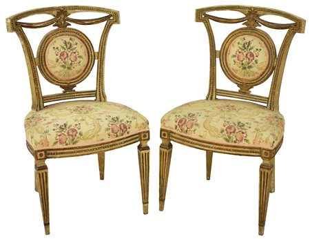 Coppia di sedie laccate altezza seduta cm 47 fine XVIII secolo A couple of...
