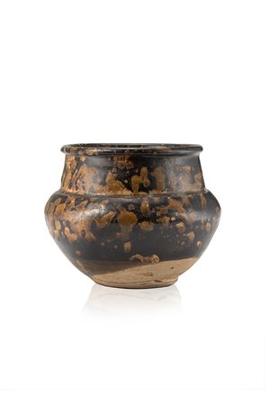 Ciotola in ceramica "spot-oil" con invetriatura dai toni scuriCina, dinastia...