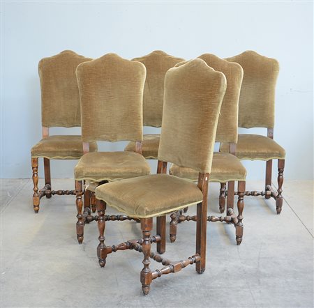 Gruppo di sei antiche sedie imbottite con gambe tornite a rocchetto,...