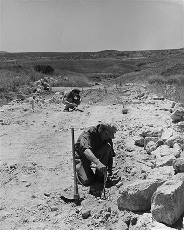 Robert Capa (1913 - 1954)Israel, the new settlements: Jechiam 1948-1950Sei...