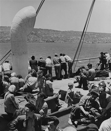 Robert Capa (1913 - 1954)Israel, immigrants arriving in Haifa 1948-1950Tre...