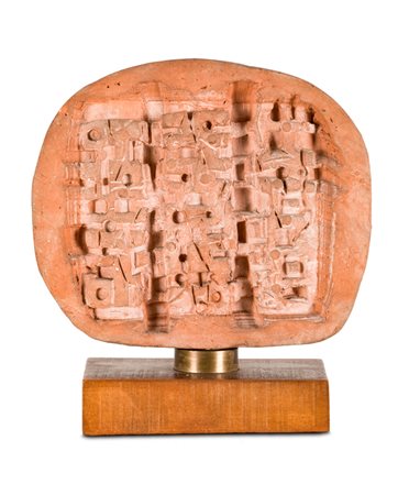 LINO TINÉ (1932)Senza Titolo, 1968Scultura in terracotta poggiante su base in...
