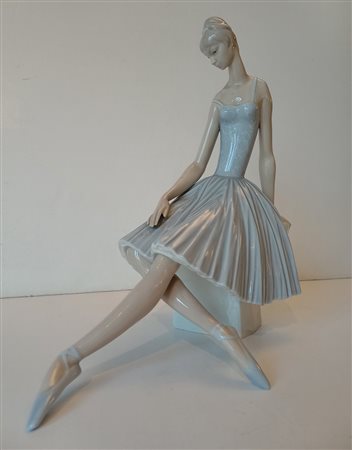 LLADRO - Ballerina - porcellana - cm.28x19 h.cm.35
