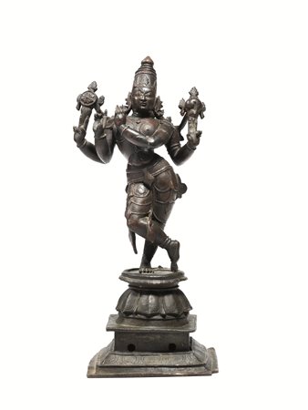 Scultura, India sec. XVIII-XIX, in bronzo raffigurante Krisna in uno dei suoi...