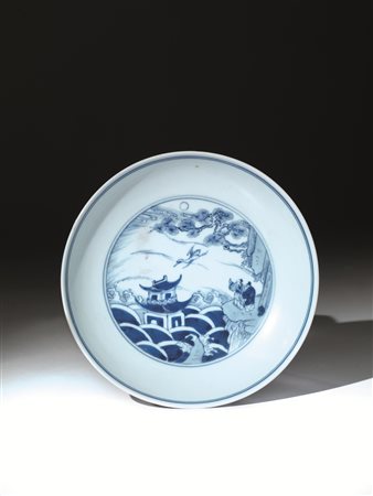 Piatto, Cina, in porcellana bianca e blu, decorato al centro con motivo di...