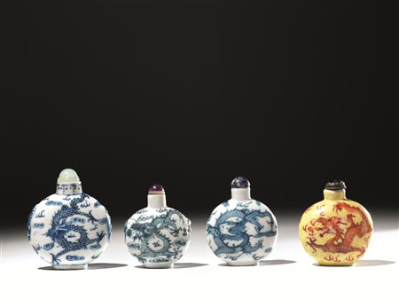 Quattro snuff bottles, Cina sec. XIX-XX, tre in porcellana bianca e blu e una...