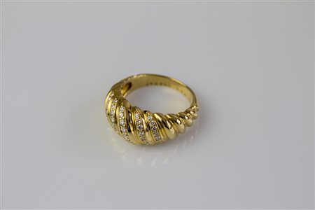 CARTIER  - Elegante anello "Cartier" godrons"in oro giallo 750/1000 con diamanti di circa 0.70 carati.