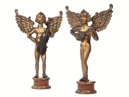 Coppia di sculture, sec. XVIII, Angeli stanti con strumenti musicali, in...