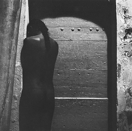 Jeff Gates (XX sec.)  - Nudo davanti a un portone, 1978