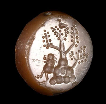 A GRAECO-PERSIAN/CENTRAL ASIA CHALCEDONY ENGRAVED SEAL. LION WITH A TREE. 