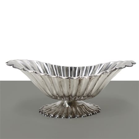 Piccola alzata ovale in argento, 20° century