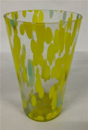 Vaso in vetro trasparente incolore decorato a macchie gialle. Esecuzione recent