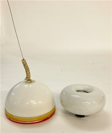 Lotto di due lampade a sospensione con diffusori in vetro marcate Leucos (d cm