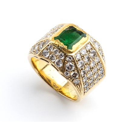  Anello a fascia in oro con smeraldo e diamanti     