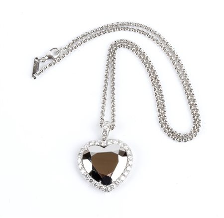  
CHOPARD, collezione Happy Hearts: girocollo con pendente in oro e diamanti.  
 
