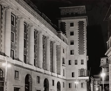 Gabriele Basilico (1944-2013)  - Senza titolo (Palazzo della Banca Commerciale Italiana, Milano), 1980s